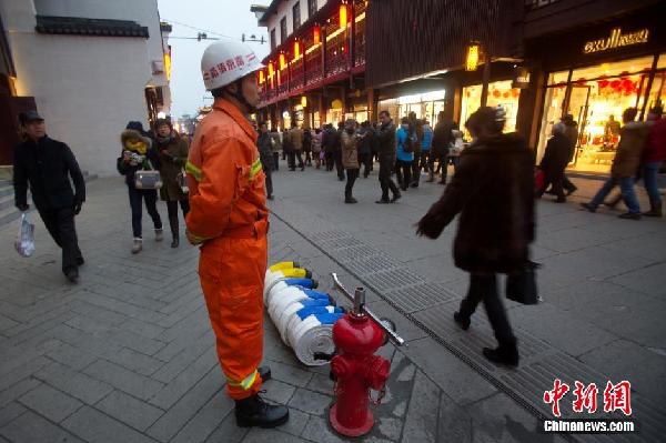 南京夫子廟景區(qū)加強(qiáng)安保迎元宵燈會