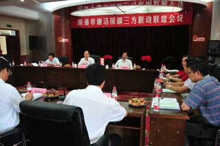 中國日?qǐng)?bào)記者專訪南通市委常委、紀(jì)委書記莊中秋