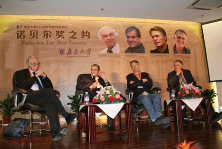 江蘇南京：諾獎得主與中國大中學(xué)生交流