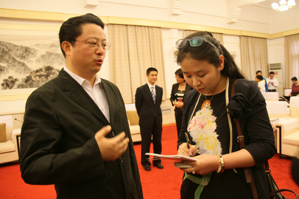 亞洲媒體集體采訪楊衛(wèi)澤書記