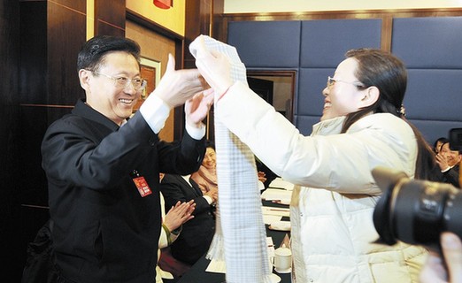 2010武漢兩會 給市委書記的特別禮物