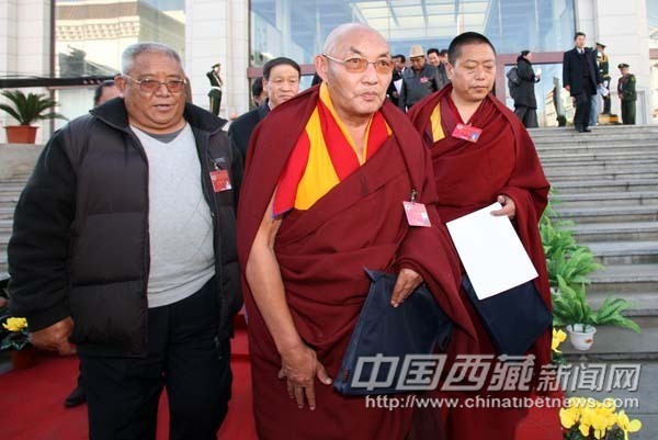 西藏政協(xié)大會閉幕 強(qiáng)調(diào)把維護(hù)社會穩(wěn)定作為第一政治責(zé)任