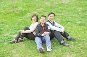 武漢“五道杠少年”網(wǎng)上走紅 網(wǎng)友稱(chēng)其耍官腔