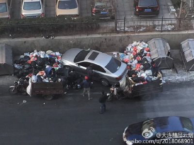 停錯(cuò)了地兒 私家車遭遇“垃圾圍堵”