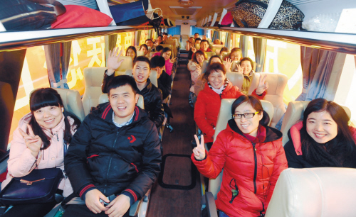 沈陽：255人免費(fèi)乘坐公益大巴回家過年