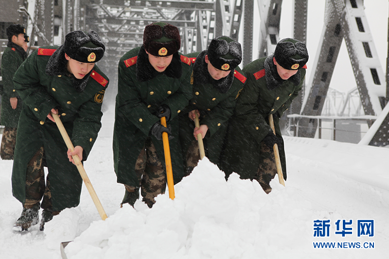 遼寧丹東迎來(lái)羊年初雪 國(guó)門(mén)衛(wèi)士保障口岸通關(guān)