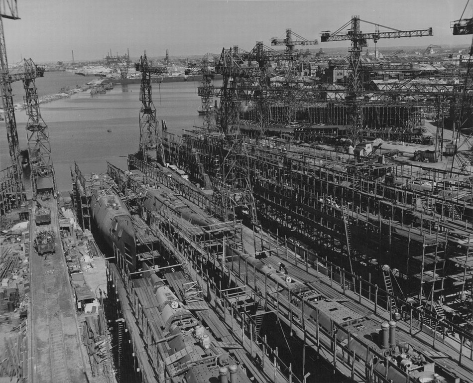 帝國(guó)的衰落：曾造出遼寧艦的造船廠如今雜草叢生