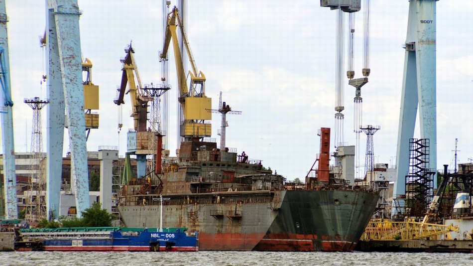 帝國(guó)的衰落：曾造出遼寧艦的造船廠如今雜草叢生