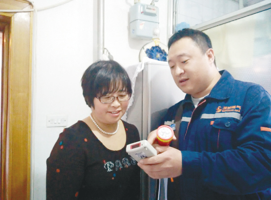沈陽(yáng)：抄表員查表時(shí)救了發(fā)病老人（圖）