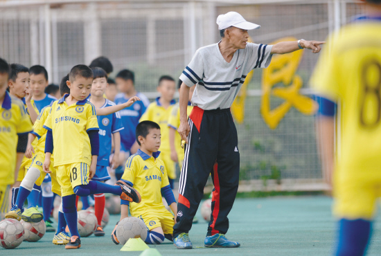 沈陽(yáng)：一位75歲老教練的8年堅(jiān)守（圖）