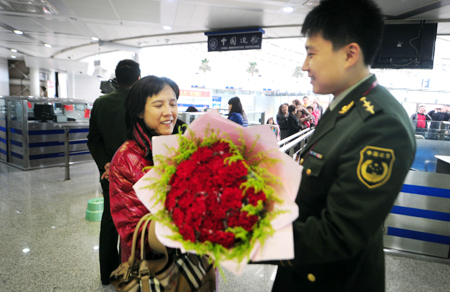 沈陽(yáng)桃仙國(guó)際機(jī)場(chǎng)出入境旅客首破百萬(wàn)人次大關(guān)