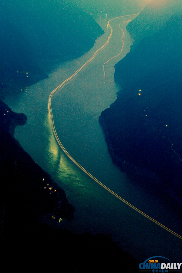 高清組圖：滾滾洪水過(guò)三峽