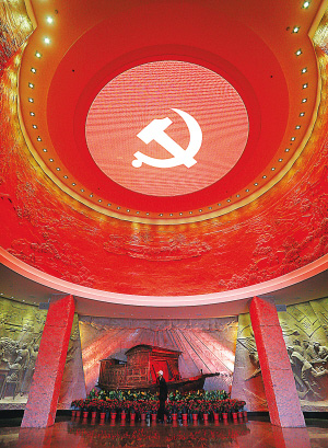 海南省黨政代表團(tuán)重溫紅船歷史 回顧黨的光輝