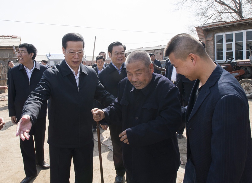組圖：習(xí)近平等到第二批黨的群眾路線教育實(shí)踐活動聯(lián)系點(diǎn)調(diào)研指導(dǎo)工作