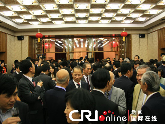 中國(guó)駐英大使館舉行國(guó)慶61周年招待會(huì)(圖)