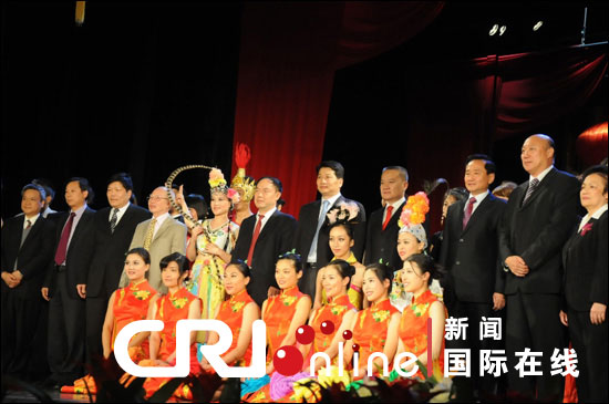 旅法僑界舉辦盛大文藝演出 慶祝國(guó)慶61周年