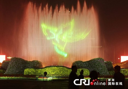 北京天安門廣場首現(xiàn)“激光水幕夜景”