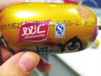 雙匯火腿腸未過保質(zhì)期已發(fā)臭 欲兩萬元封口
