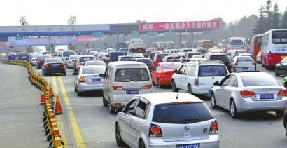 大假免費跑高速路將引發(fā)客流高峰 擁堵超時仍免費