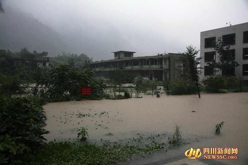 北川老縣城地震遺址遭50年來最強(qiáng)洪水