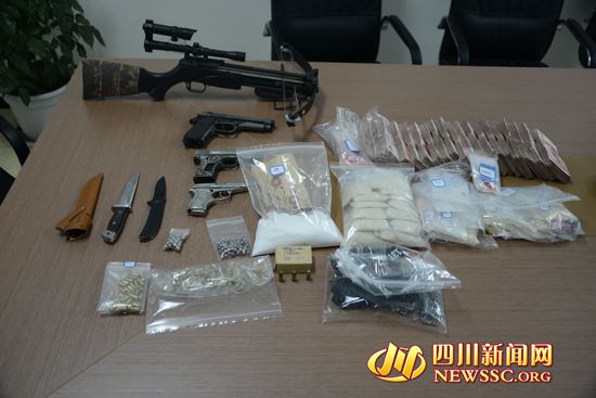 四川廣漢警方搗毀特大販毒團(tuán)伙 搜出槍支彈藥毒品