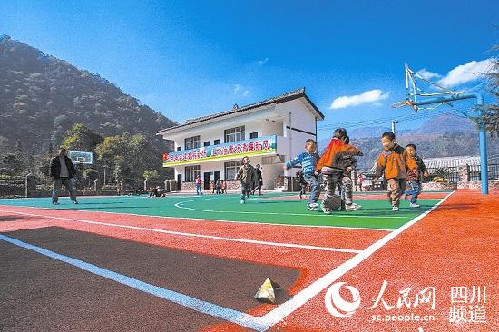 堅持“雙輪驅(qū)動” 強力推進(jìn)四川扶貧攻堅
