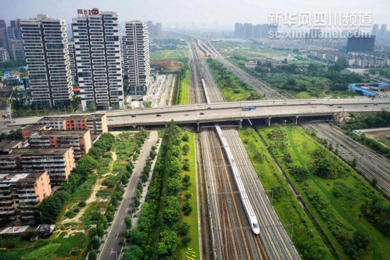 航拍：白云下的四川是這樣的！