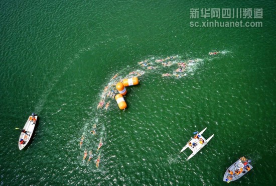 航拍：白云下的四川是這樣的！