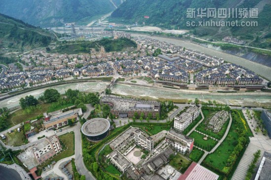 航拍：白云下的四川是這樣的！