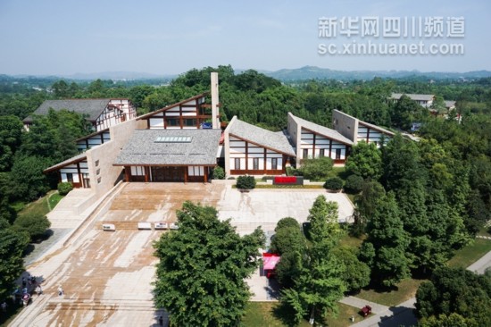 航拍：白云下的四川是這樣的！