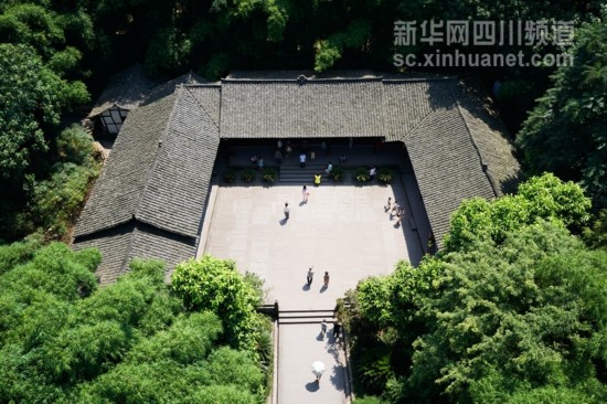 航拍：白云下的四川是這樣的！