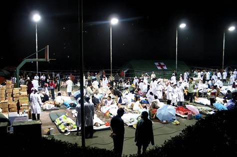 汶川大地震中的生命大營(yíng)救——成都軍區(qū)總醫(yī)院汶川大地震救災(zāi)紀(jì)實(shí)