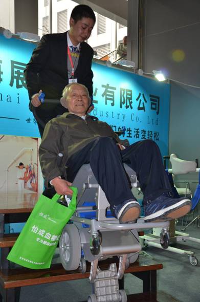 成都舉辦首屆殘博會(huì) 凸顯高科技、人性化
