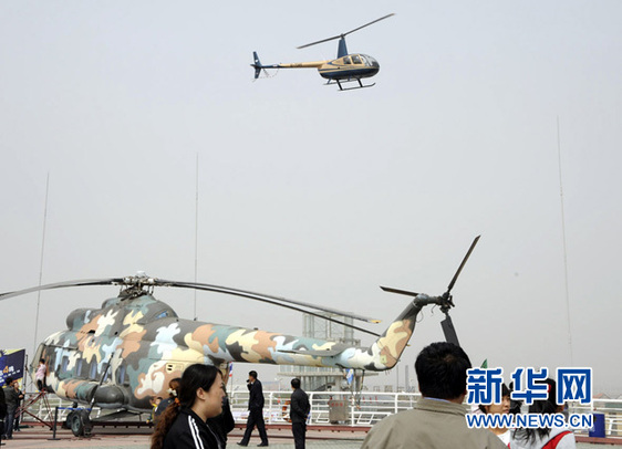 天津航母游覽直升機載客首飛