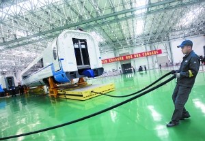 中國造出世界最快高寒動車組 時速達350公里