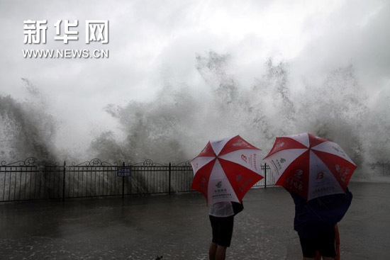 “布拉萬”逼近 威海風(fēng)雨交加
