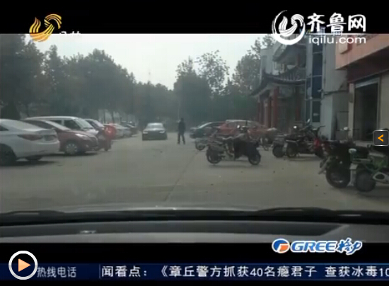 章丘警方實(shí)拍毒販交易畫面：分兩路抓獲40名癮君子