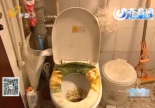 濟南南全福老東區(qū)化糞池被堵 一樓住戶馬桶污水外溢