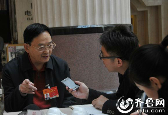 人大代表張武宗談鋼鐵企業(yè)轉(zhuǎn)型:沒(méi)有夕陽(yáng)行業(yè),只有夕陽(yáng)企業(yè)