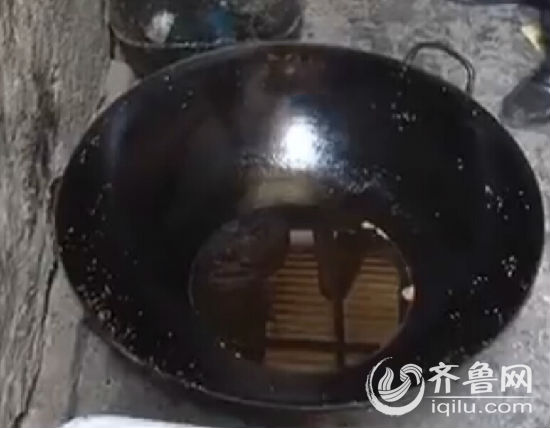 德州一糕點(diǎn)黑作坊現(xiàn)違禁添加劑 臟亂不堪與廁所為鄰