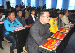 青島：900名農(nóng)民上大學(xué) 用知識(shí)澆灌“希望的田野”