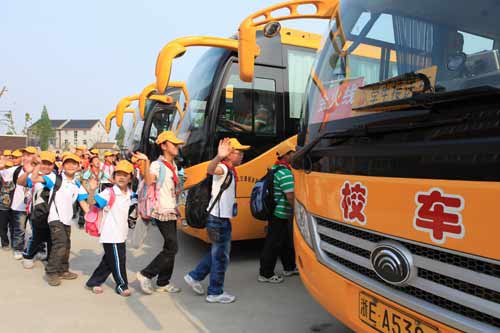 [專(zhuān)稿] 浙江德清購(gòu)置美式校車(chē)為學(xué)生保駕護(hù)航