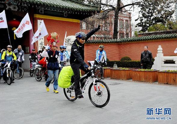 上海一志愿者單騎環(huán)中國邊境線騎行愛心募款助學(xué)