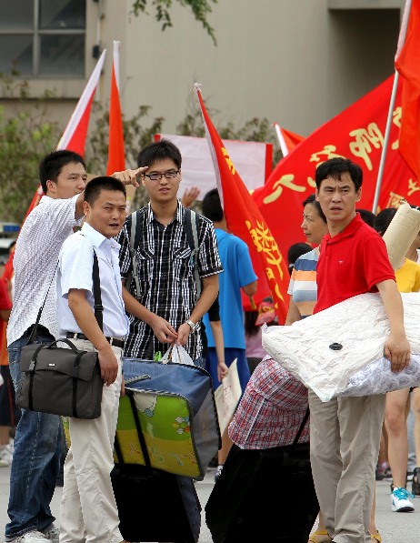 熱情與愛(ài)心相伴高校“迎新日”