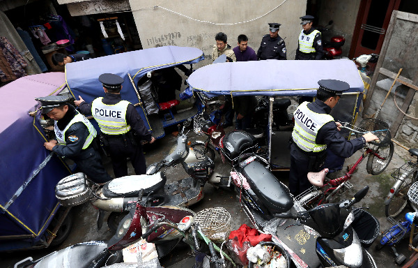 上海：警力聯(lián)動(dòng) 圍剿“黑車”