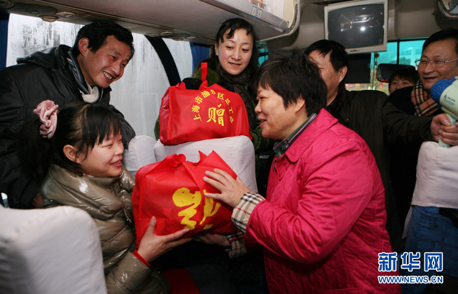 愛(ài)心包車(chē)返鄉(xiāng)