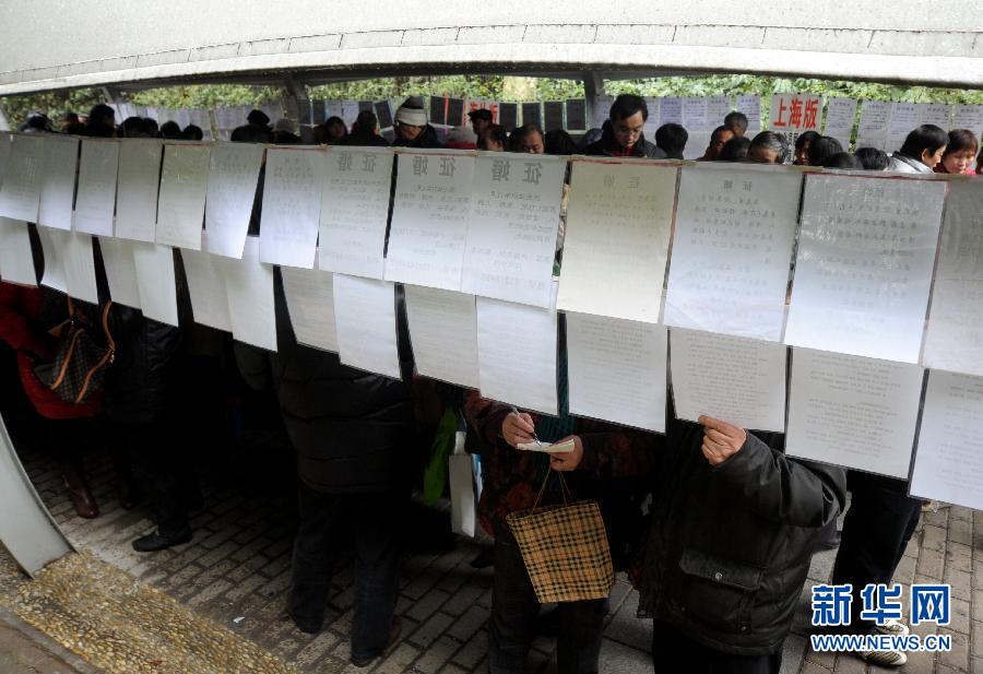 從外灘“情人墻”到人民公園“相親角”——上海“戀愛(ài)角”30年變遷