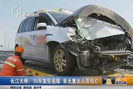 大霧致長江大橋15車追尾 幸無重大人員傷亡