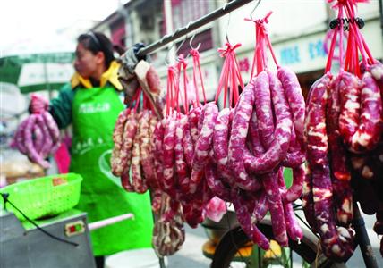 農(nóng)家自制臘肉申城熱銷 專家：晾曬越久越香是誤區(qū)
