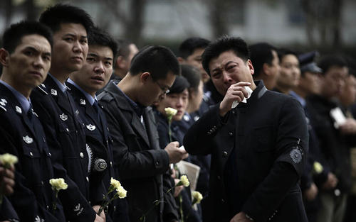 茆盛泉追悼會(huì)市民自發(fā)送行 公安部發(fā)唁電哀悼